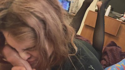 Dick scornach, pantyhose air a reubadh agus sàilean reubte snog coinneachadh