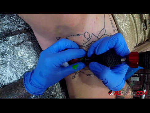 ❤️ Fìor tattooed hottie Sully Savage fhuair tattoo air a clitoris ❤❌ Bhidio gnè aig porn gd.risegame.top ❌️❤